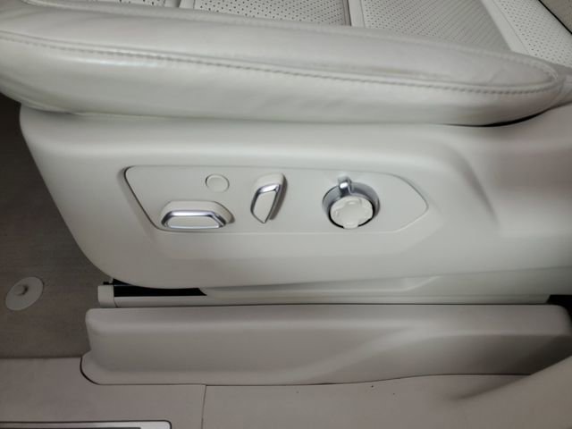 Used 2023 Cadillac Escalade Premium Luxury Platinum image 25