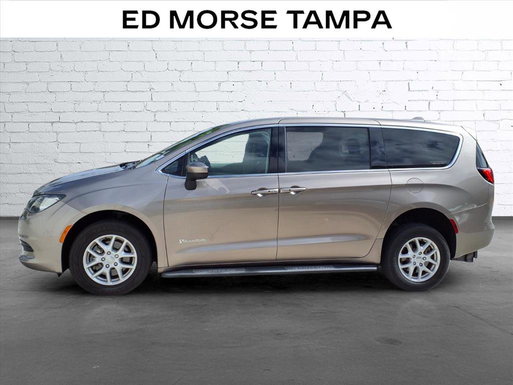 Used 2017 Chrysler Pacifica Touring video 2