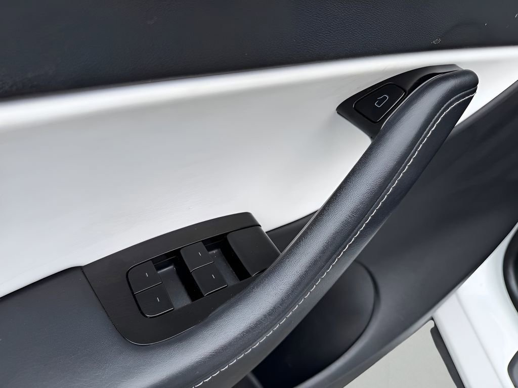 Used 2021 Tesla Model Y Long Range image 16