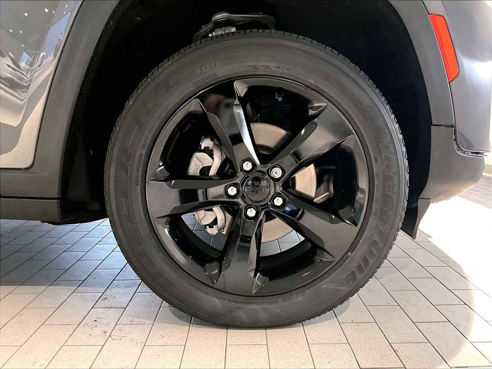 Used 2023 Jeep Grand Cherokee Altitude image 14