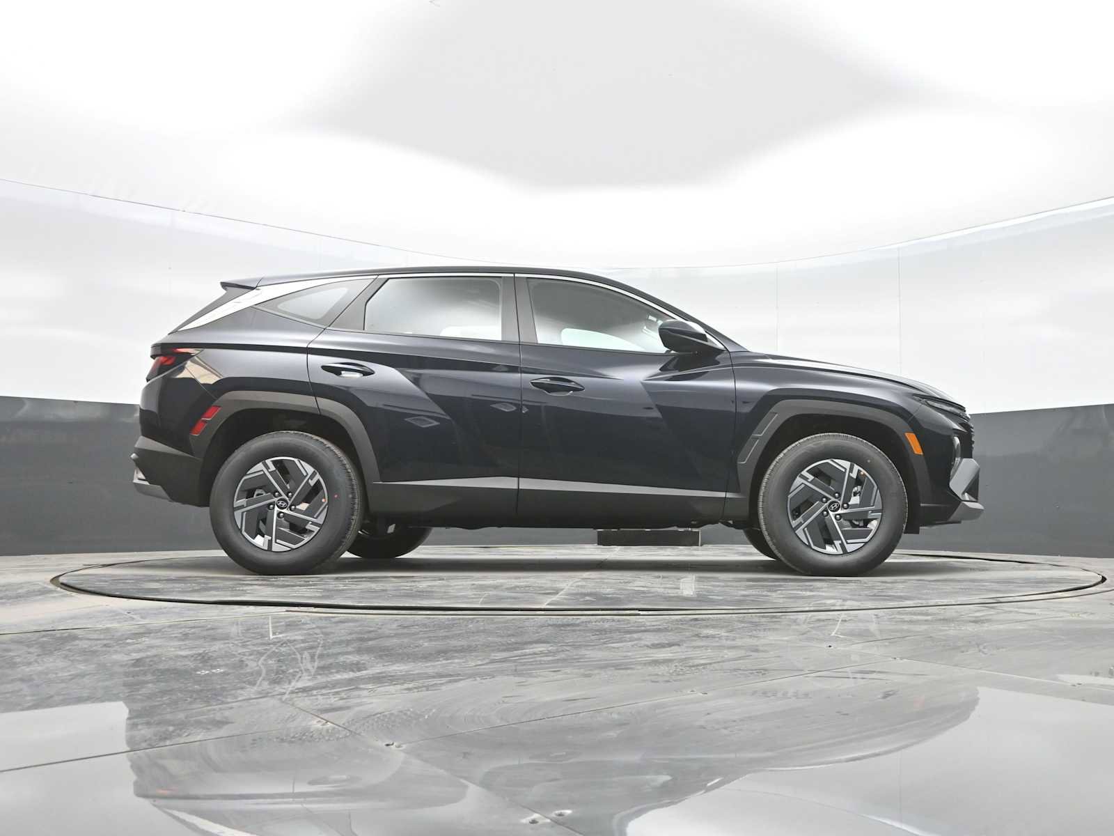 New 2026 Hyundai Tucson Blue SE image 29