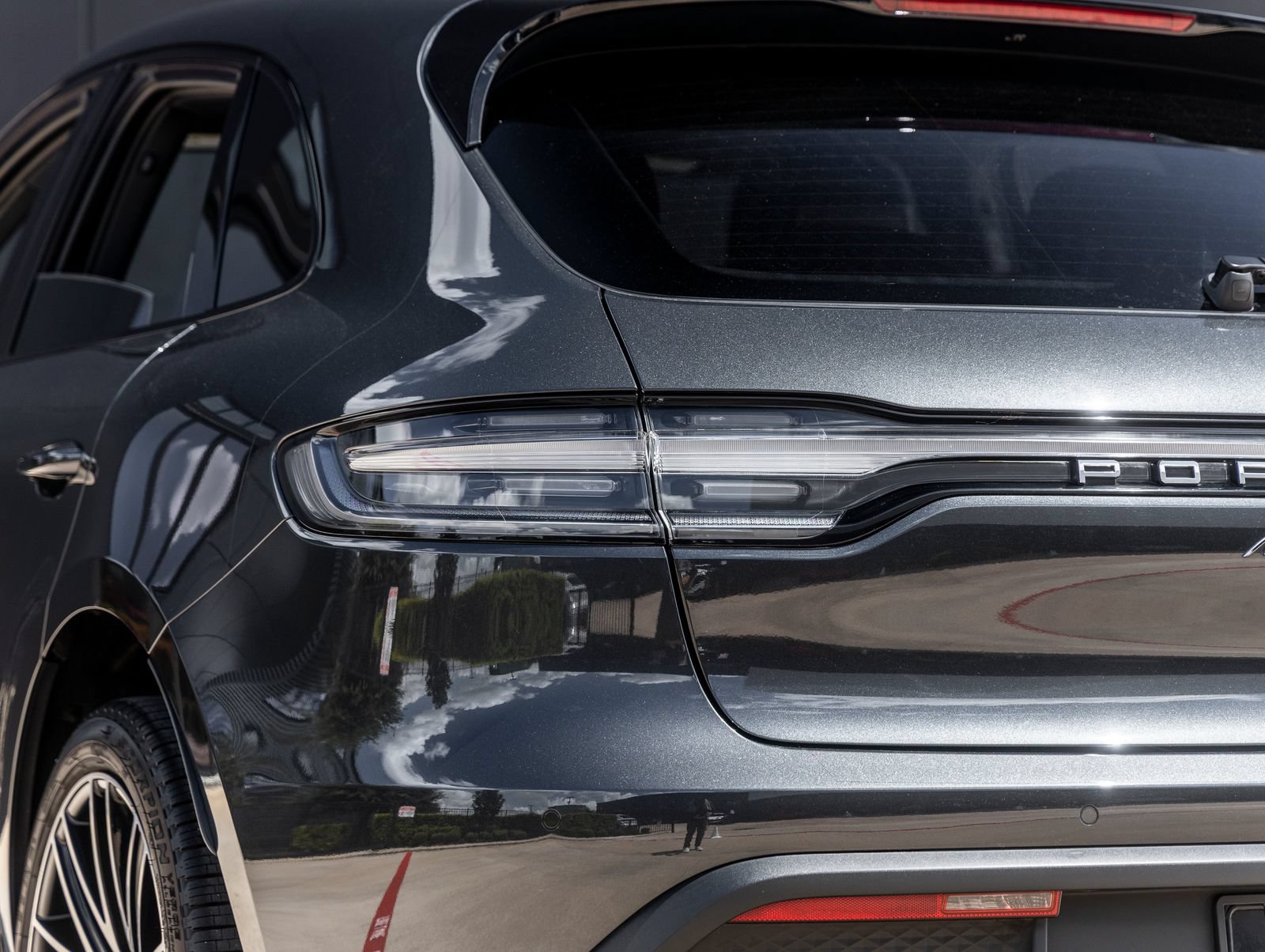 Certified 2024 Porsche Macan S AWD/4WD image 14