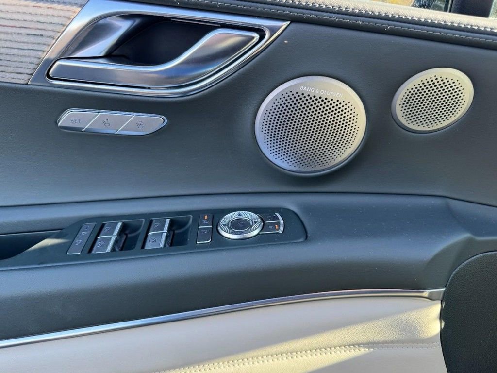 Certified 2025 Genesis GV80 2.5T Prestige image 16