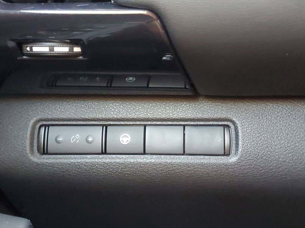 Used 2024 Nissan Pathfinder SV AWD/4WD image 25
