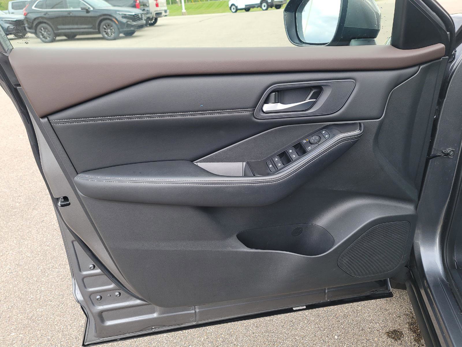 Used 2023 Nissan Rogue SV w/ SV Premium B Package AWD/4WD image 21