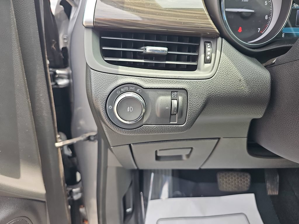 Used 2020 Buick Envision Preferred AWD/4WD image 35