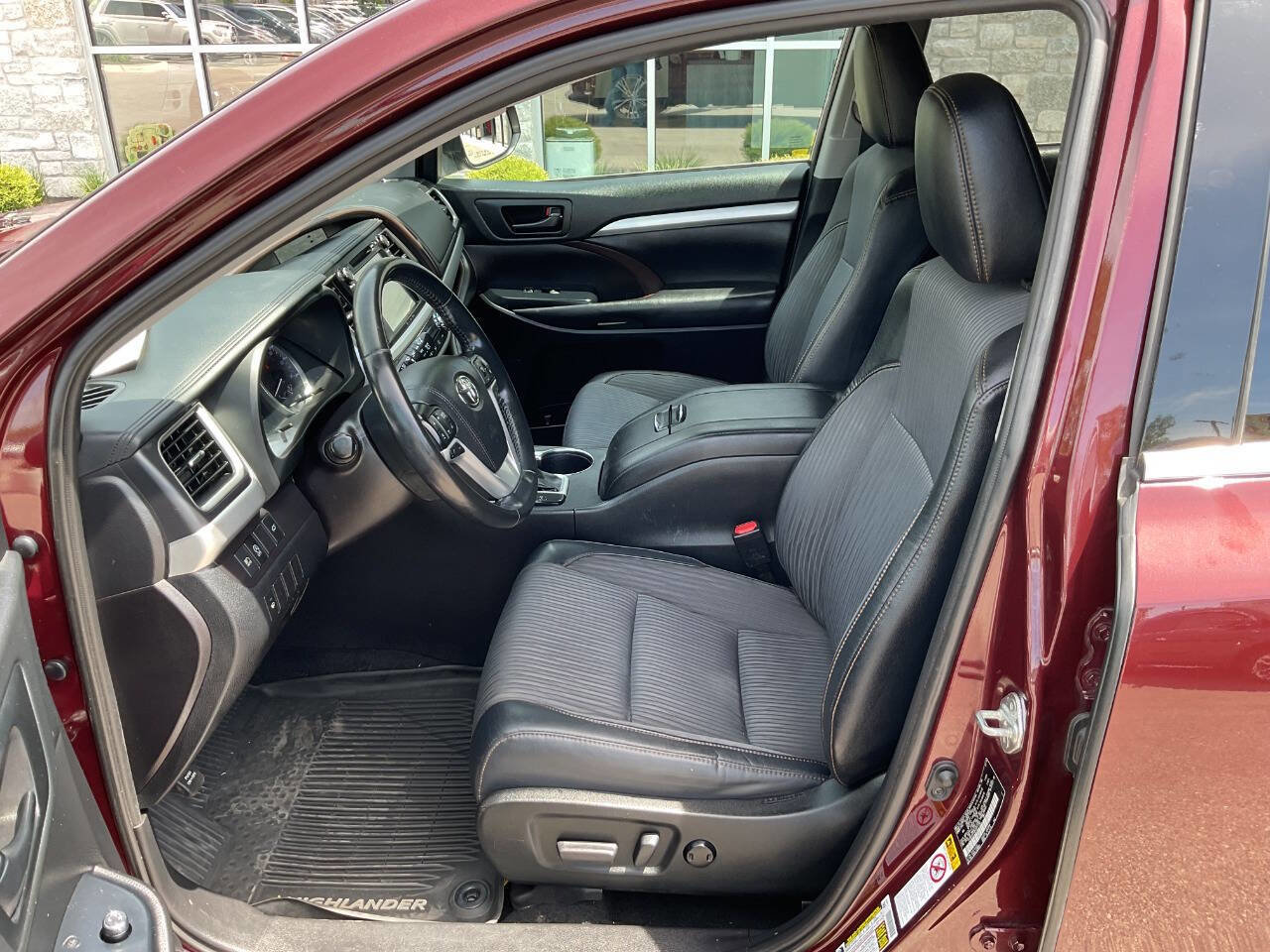 Used 2019 Toyota Highlander Plus AWD/4WD image 13