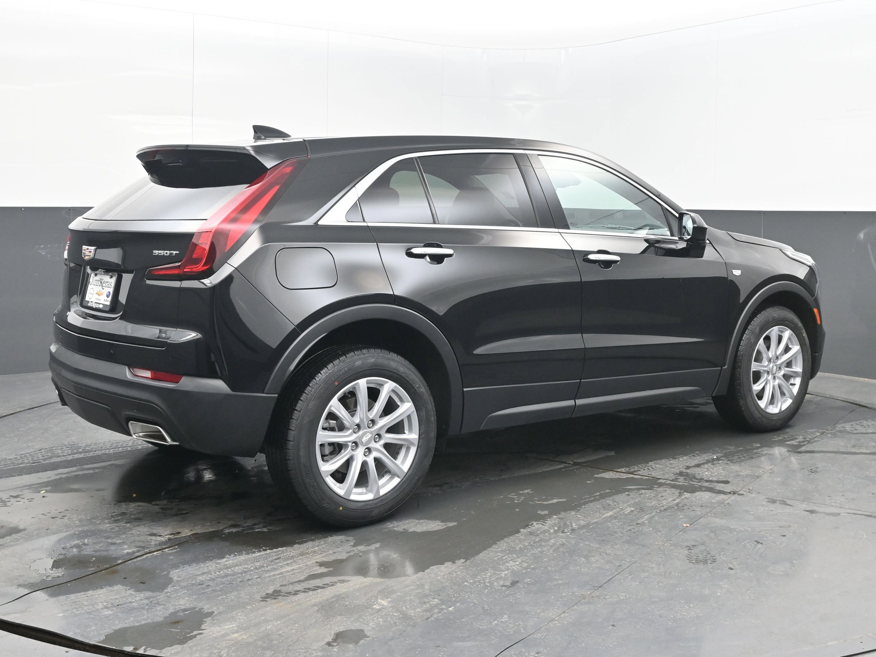 Used 2023 Cadillac XT4 Luxury w/ Cold Weather Package image 10
