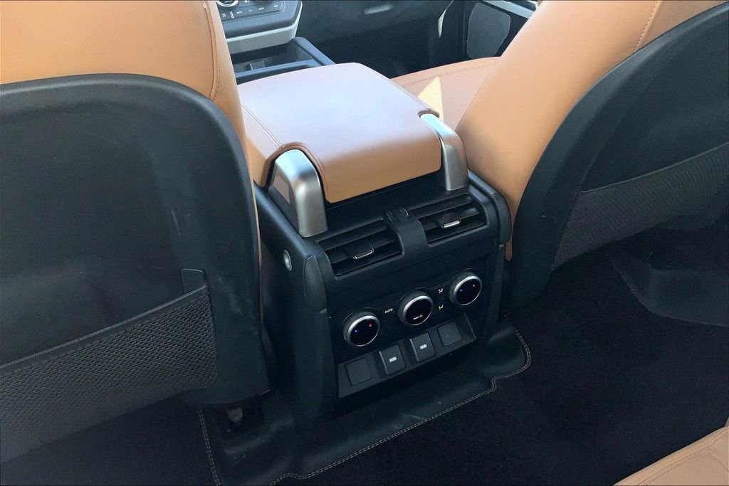 Used 2023 Land Rover Defender 130 SE image 25