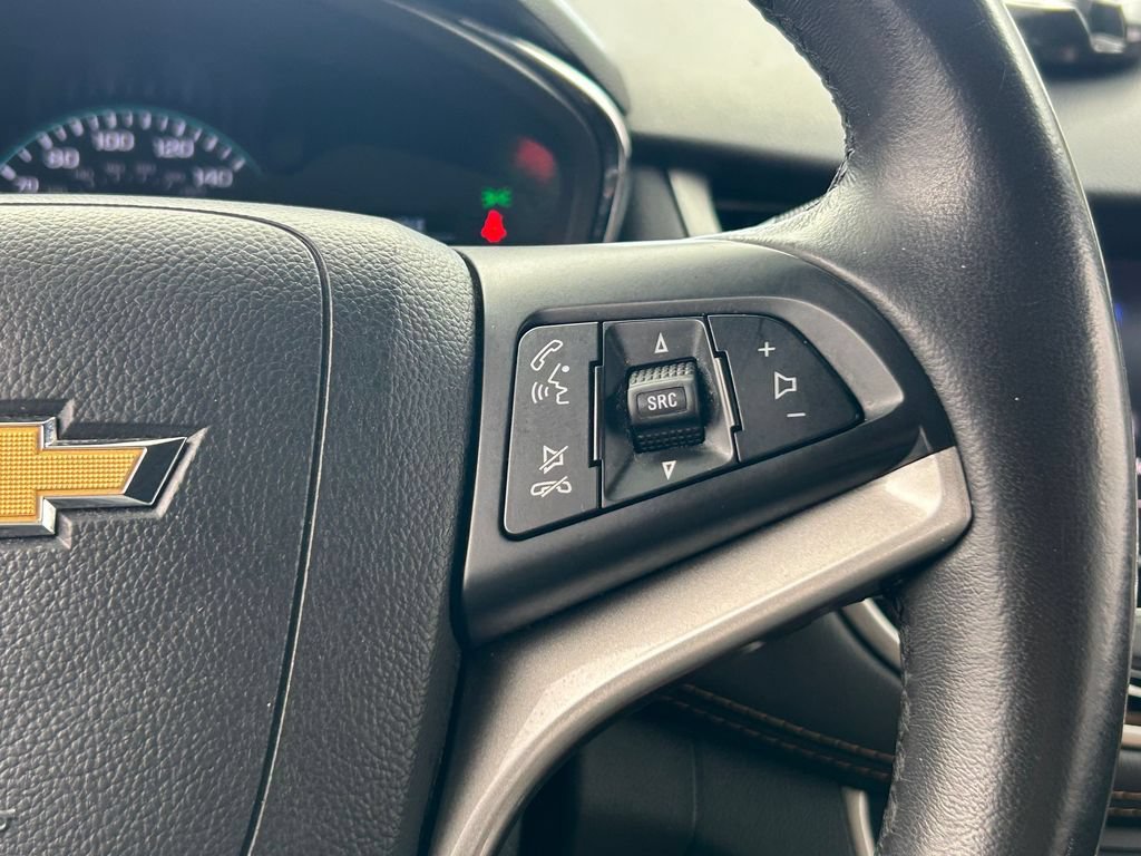 Used 2021 Chevrolet Trax LT w/ LT Convenience Package FWD image 23