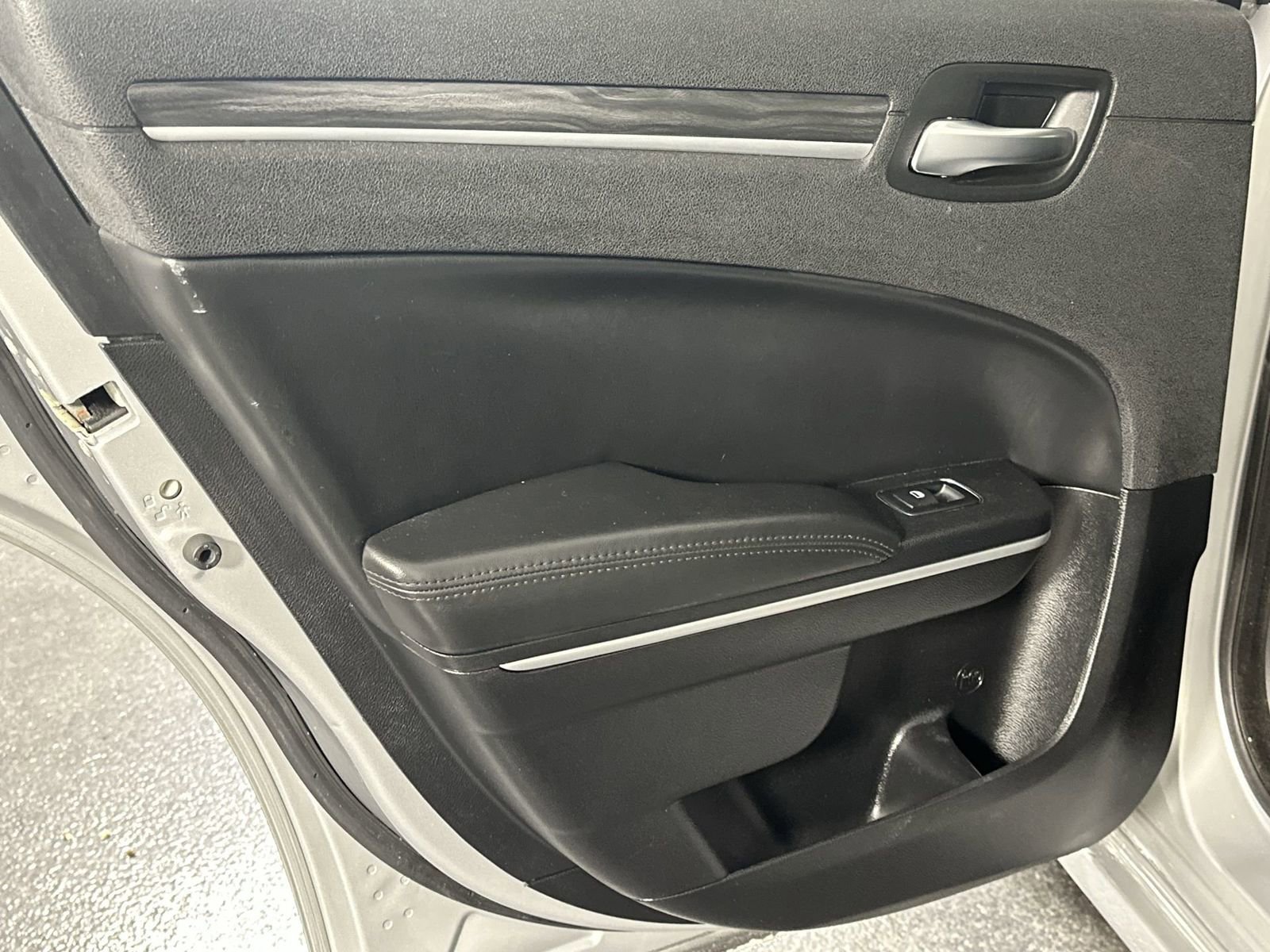 Used 2020 Chrysler 300 Touring w/ Sport Appearance Package image 34