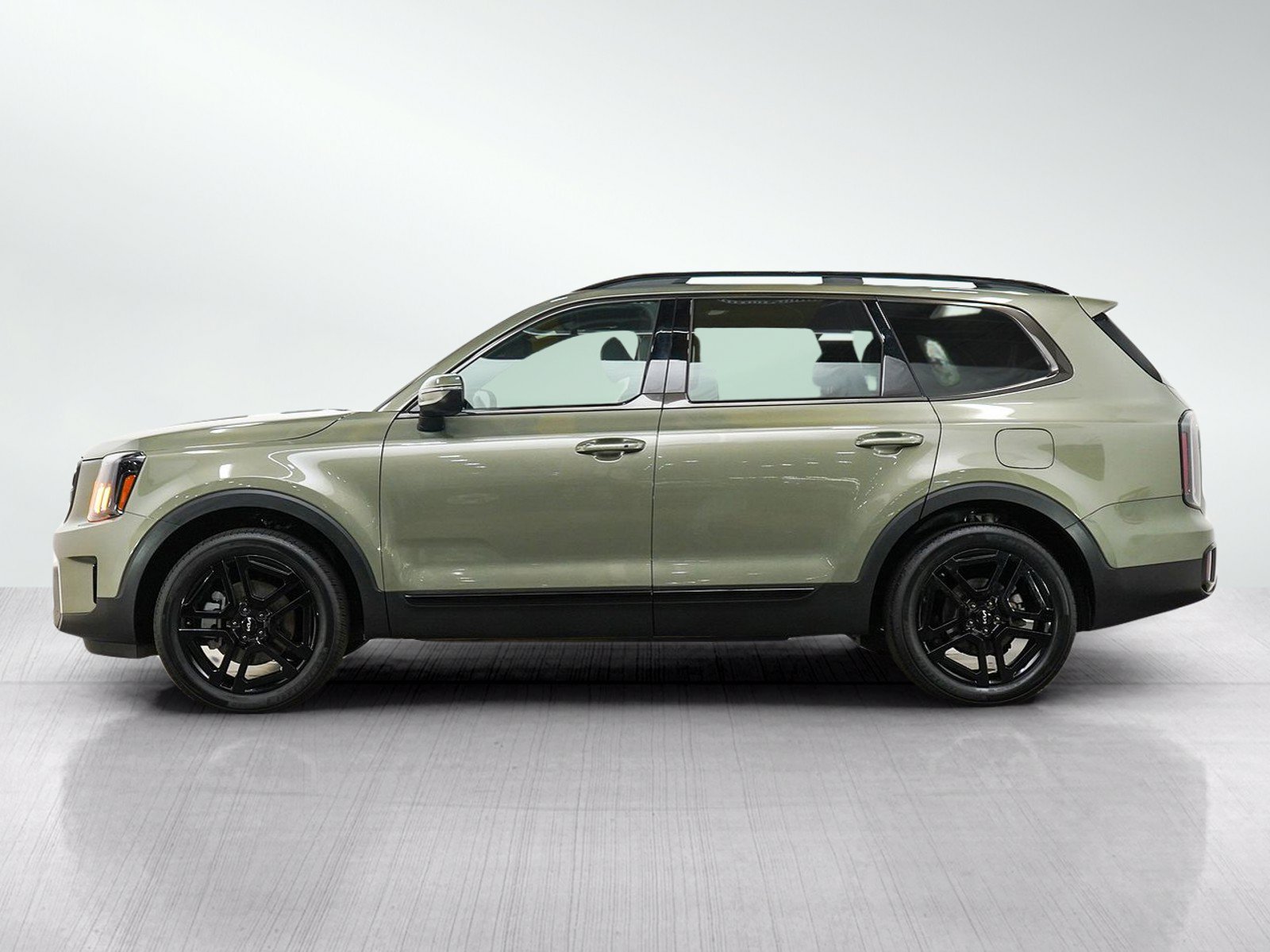 Used 2024 Kia Telluride EX X-Line AWD/4WD image 2