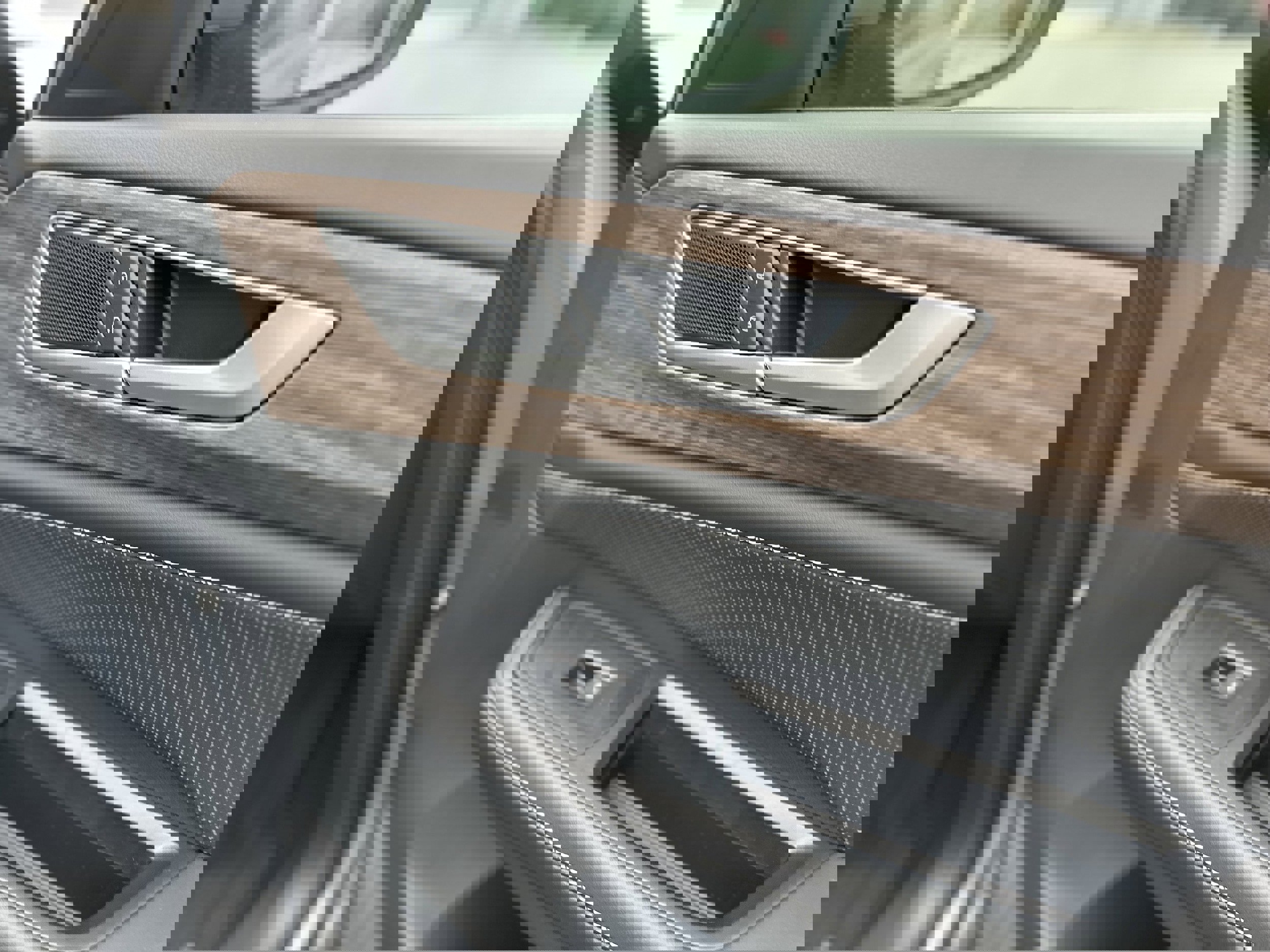 New 2025 Volkswagen Atlas SEL image 40