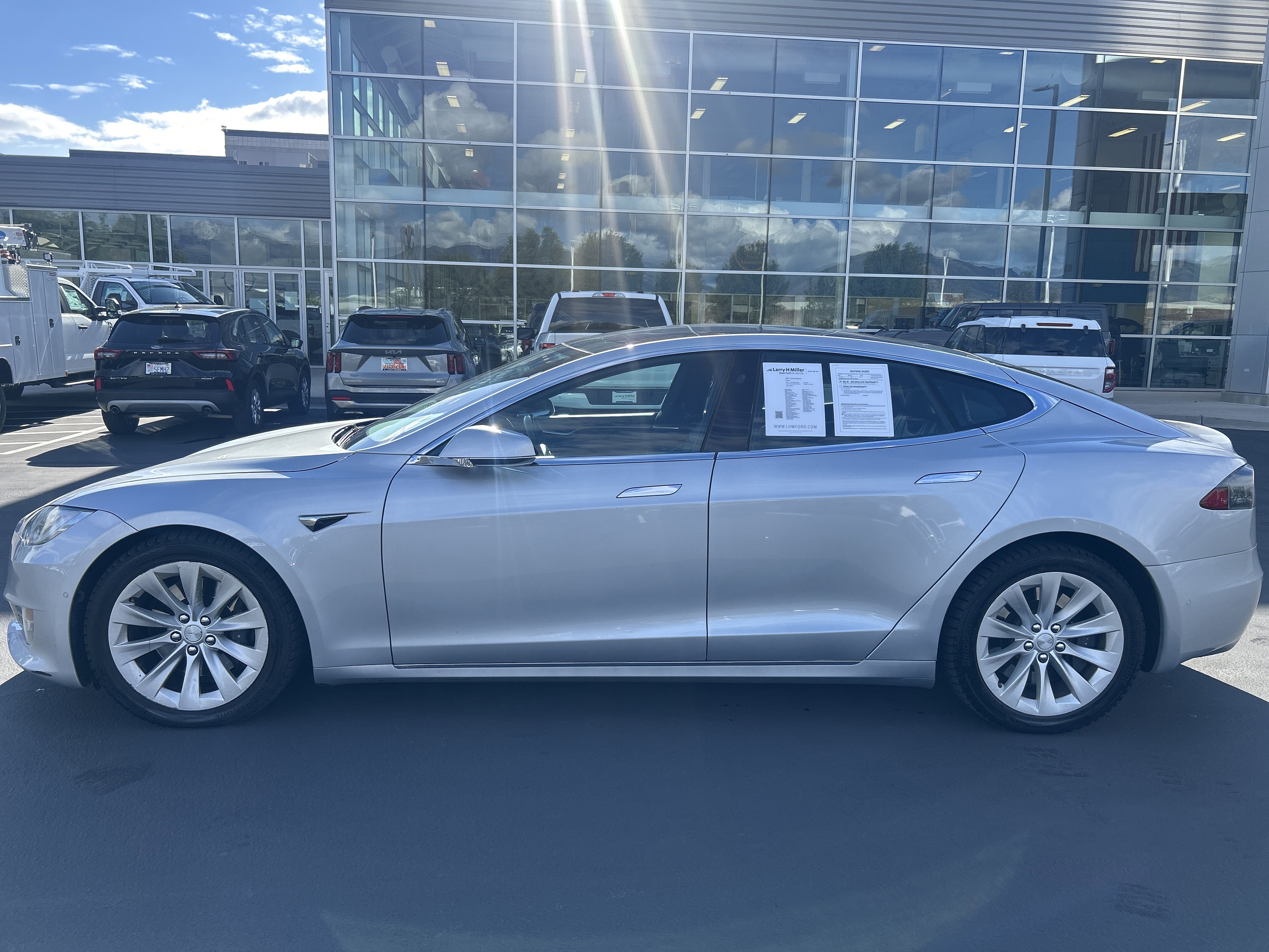 Used 2017 Tesla Model S AWD image 2