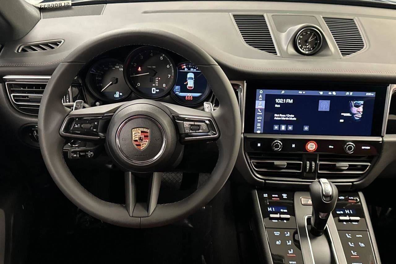Certified 2025 Porsche Macan image 55