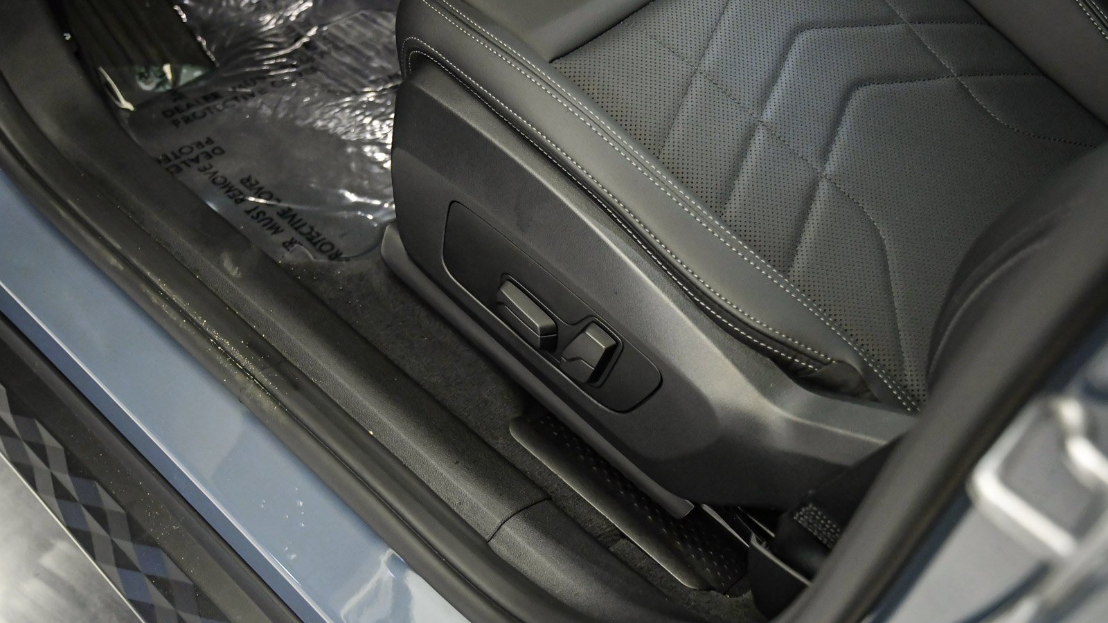 Used 2025 BMW X2 xDrive28i w/ Premium Package image 22