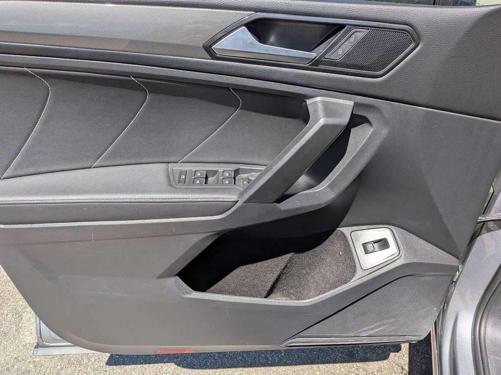 Used 2024 Volkswagen Tiguan SE w/ Panoramic Sunroof Package AWD/4WD image 14
