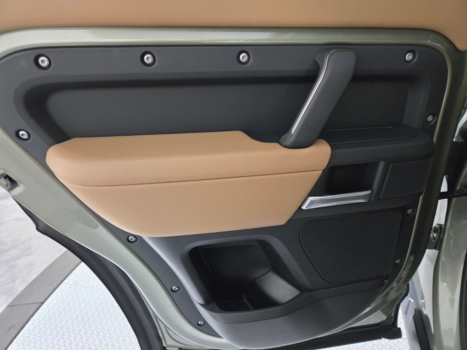 Used 2025 Land Rover Defender 110 X-Dynamic SE image 21