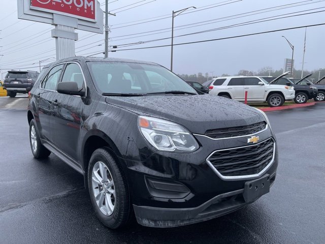 Used 2017 Chevrolet Equinox LS image 2