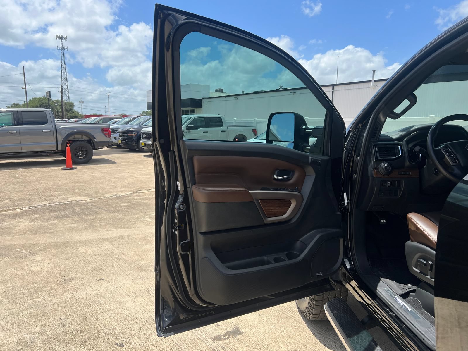 Used 2022 Nissan Titan Platinum Reserve w/ Moonroof Package AWD/4WD image 15