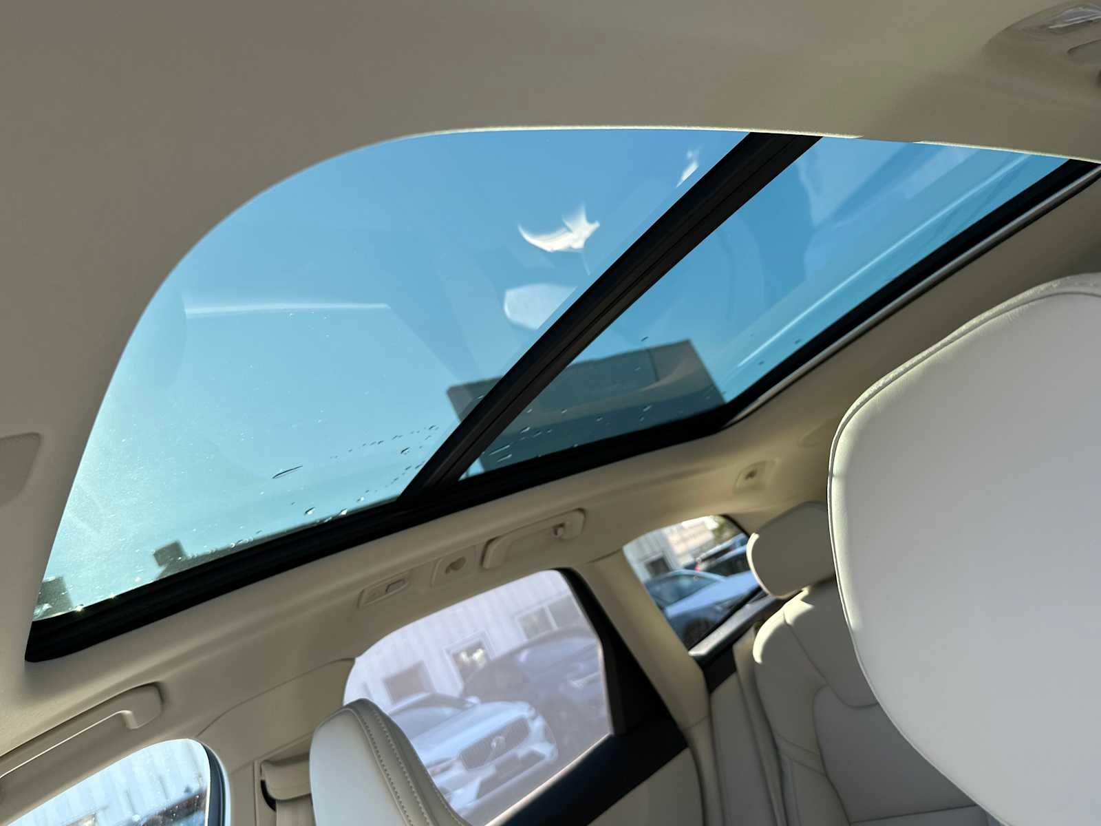 Used 2025 Volvo XC60 B5 Ultra w/ Protection Package Premier image 23