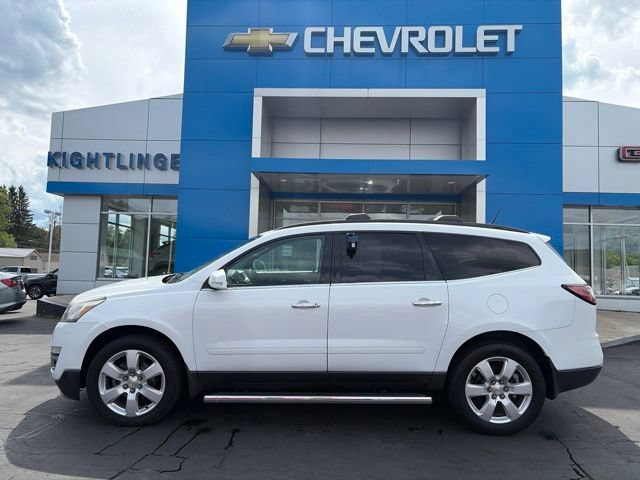 Used 2017 Chevrolet Traverse LT w/ Style and Technology Package AWD/4WD image 2