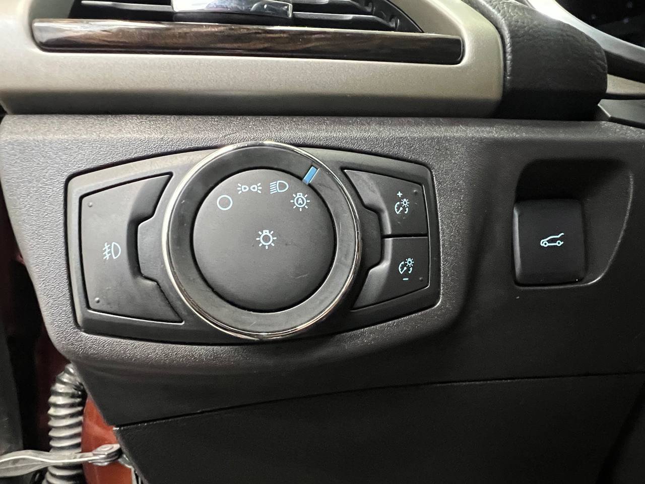 Used 2016 Ford Fusion SE w/ Equipment Group 502A FWD image 23