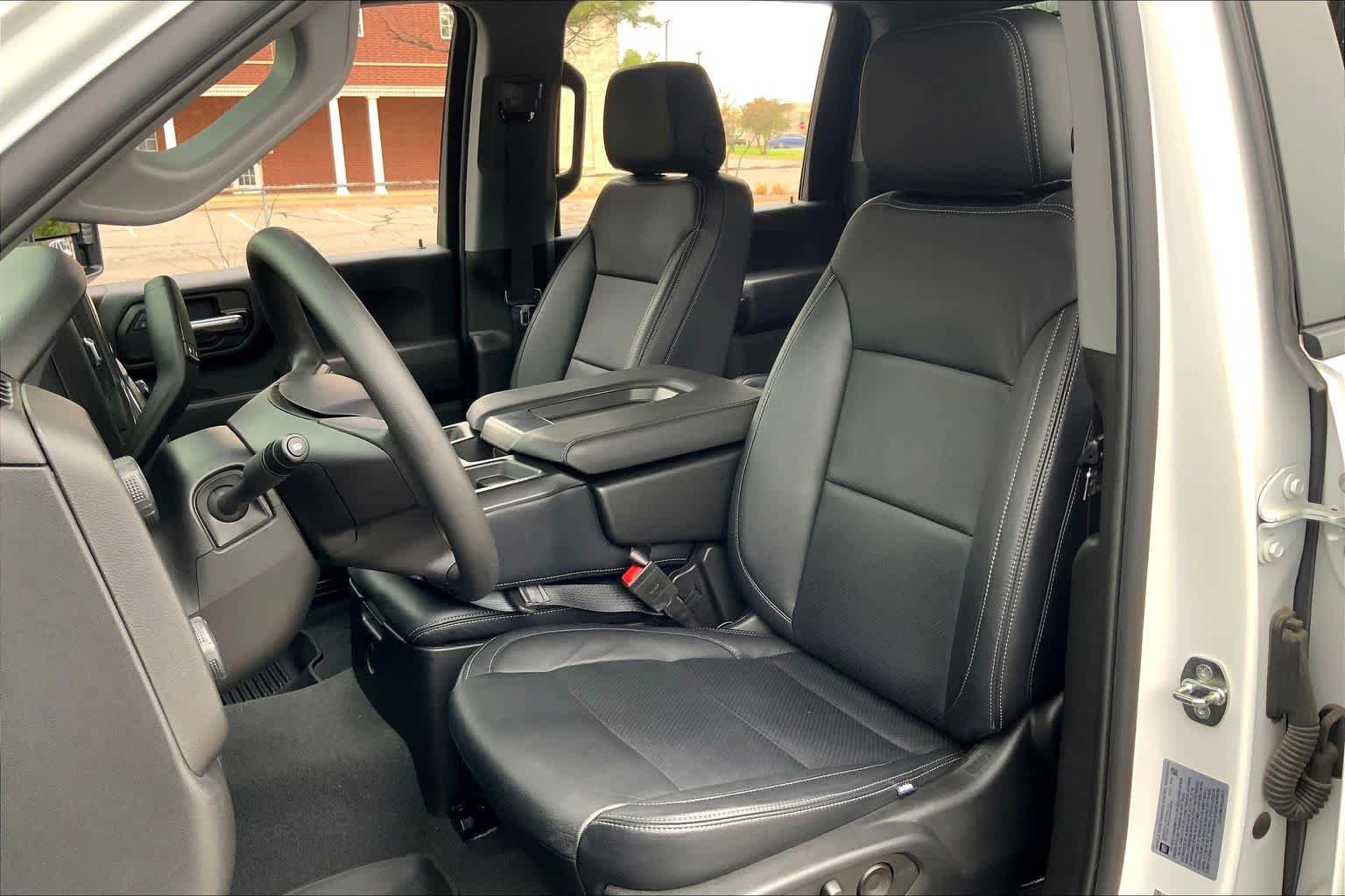 Used 2024 Chevrolet Silverado 2500 Custom w/ Custom Convenience Package image 8