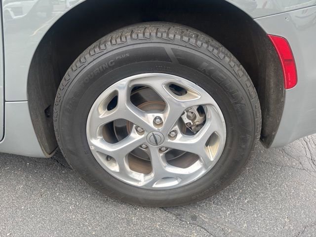 Used 2021 Chrysler Pacifica Limited w/ Premium & Safety Sphere Group image 7