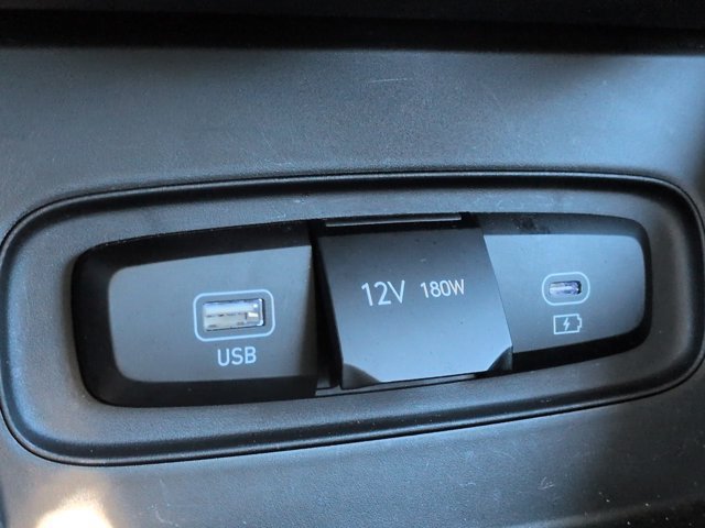 Used 2024 Hyundai Venue SEL FWD image 21