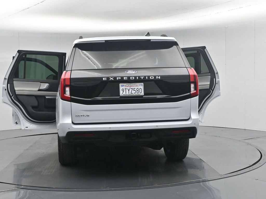 Used 2025 Ford Expedition Active image 36