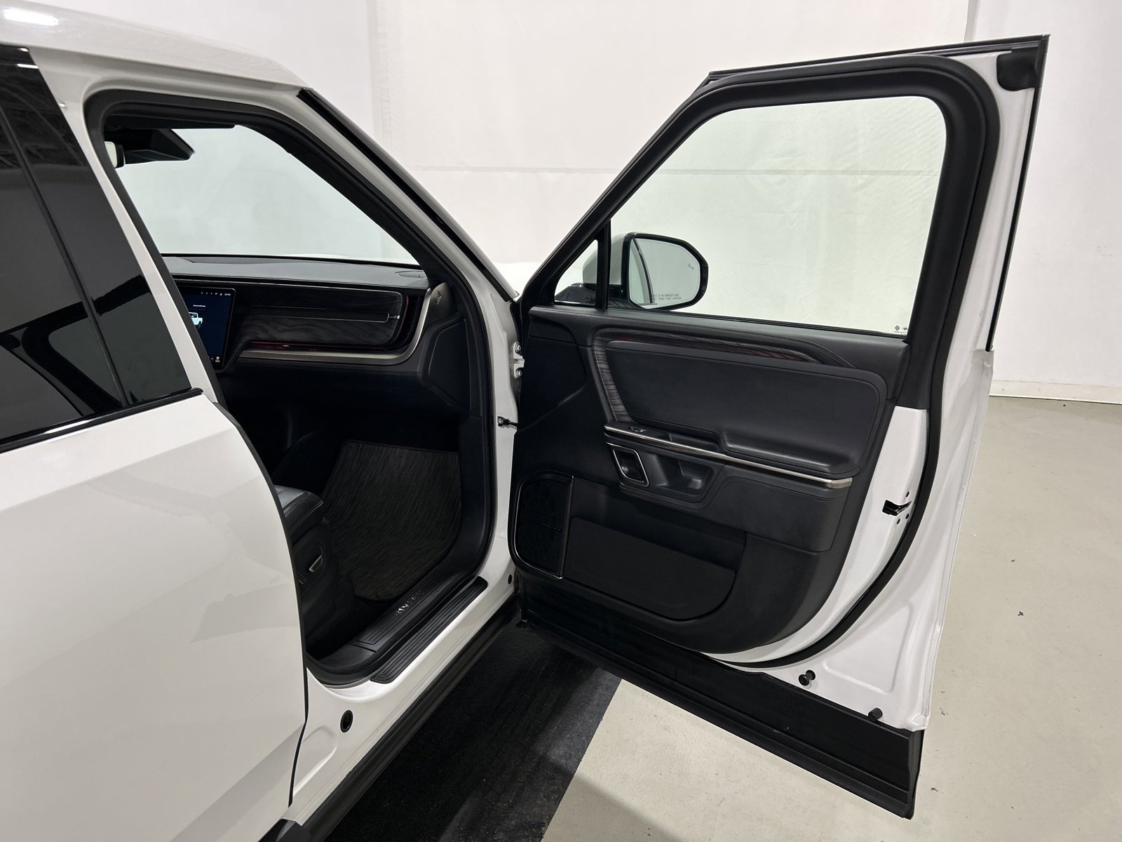 Used 2022 Rivian R1T Adventure image 18