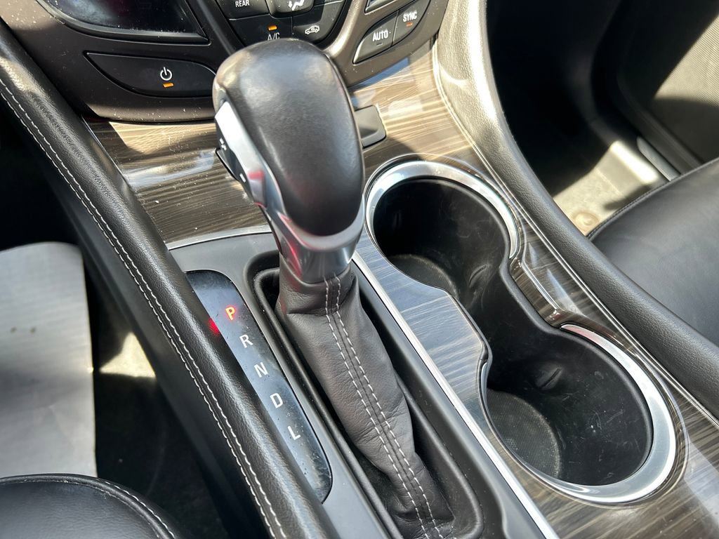 Used 2020 Buick Envision Essence image 29