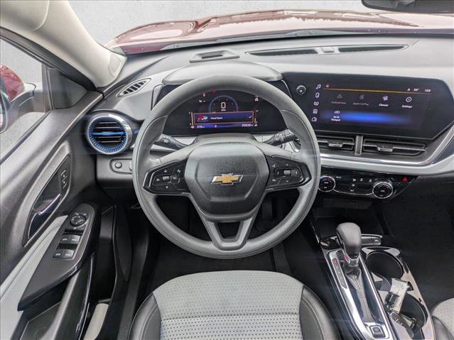 Used 2025 Chevrolet Trax LT FWD image 13