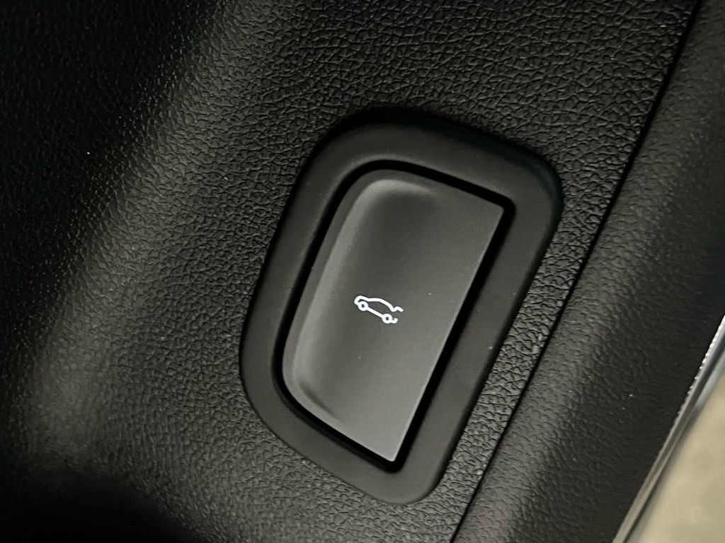 New 2026 Chevrolet Traverse RS w/ LPO, Floor Liner Package image 15