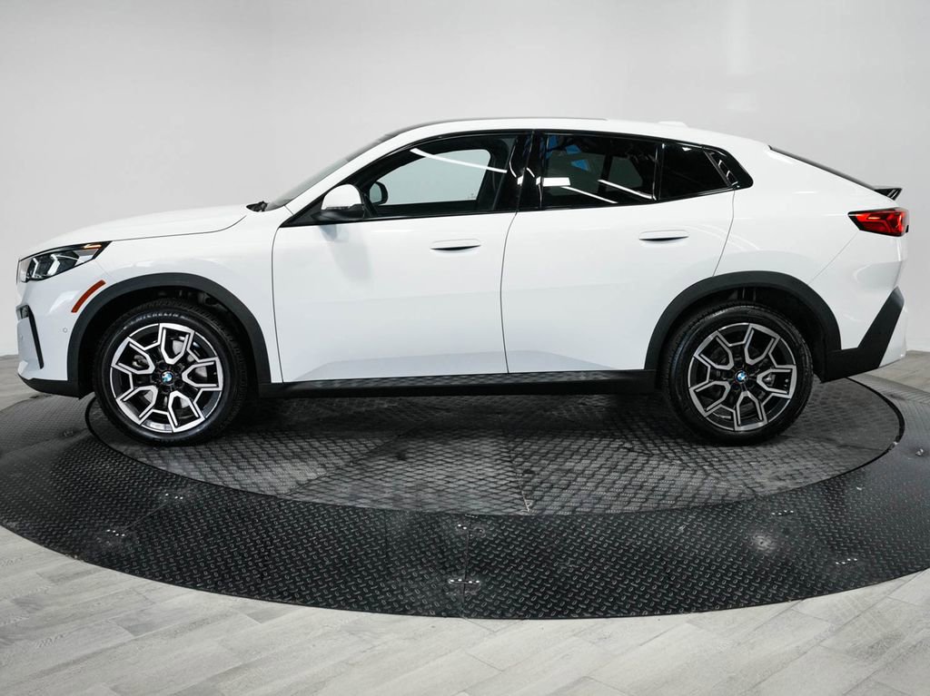 Used 2026 BMW X2 xDrive28i AWD/4WD image 4