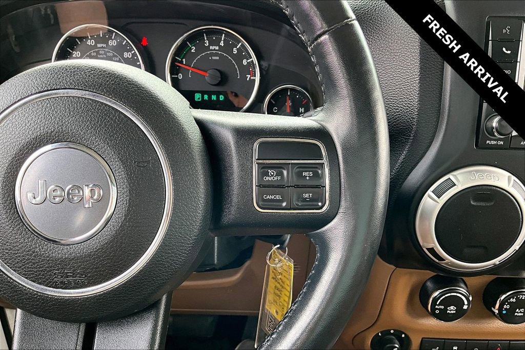 Used 2014 Jeep Wrangler Unlimited Rubicon image 12