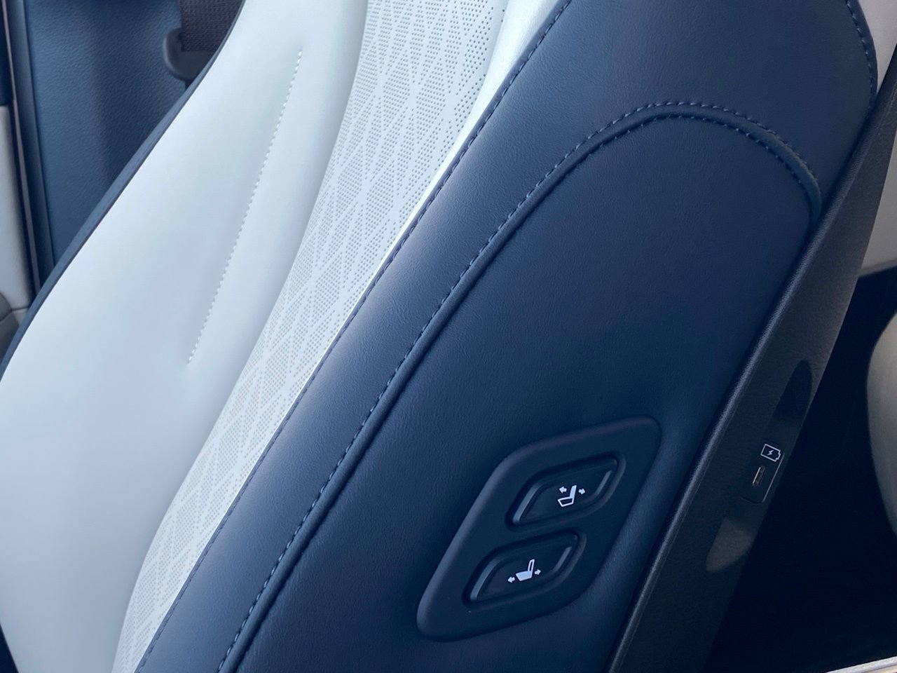 New 2026 Kia Carnival EX image 12