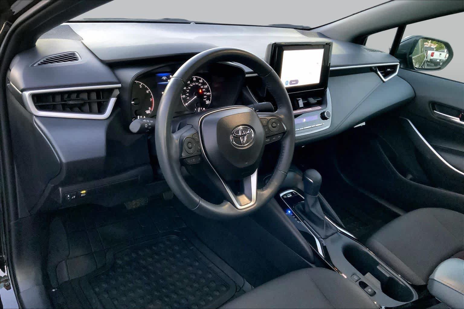 Used 2025 Toyota Corolla SE FWD image 15