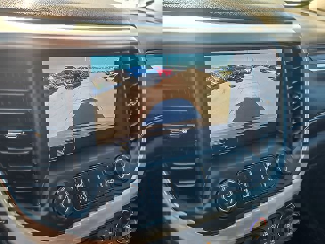 Used 2023 GMC Acadia SLT image 17