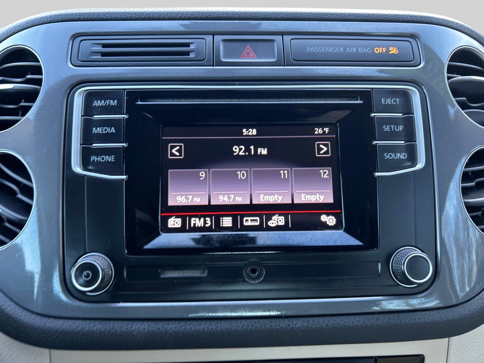 Used 2016 Volkswagen Tiguan SE image 28