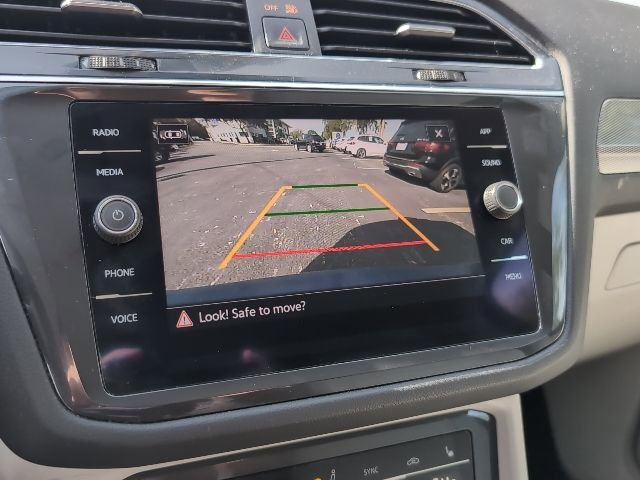 Used 2022 Volkswagen Tiguan SE image 18