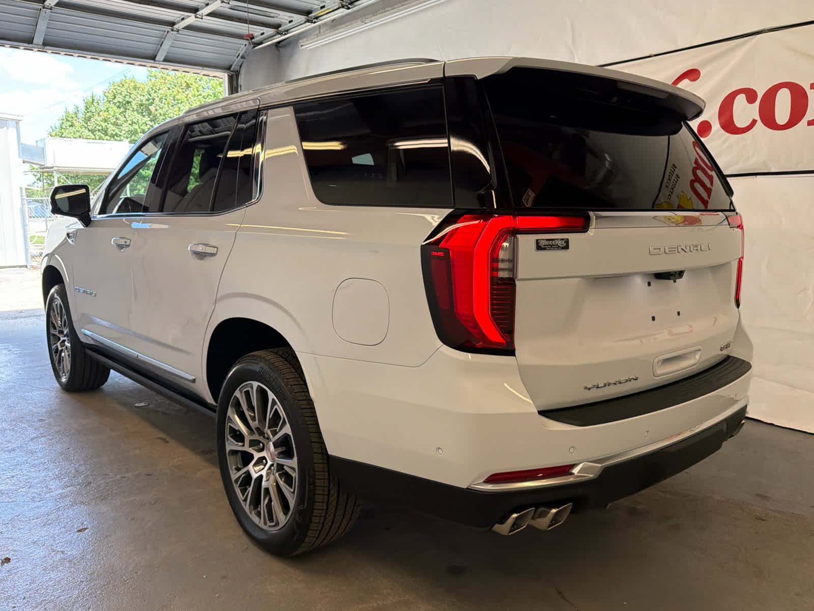 New 2026 GMC Yukon Denali w/ Denali Reserve Package AWD/4WD image 10