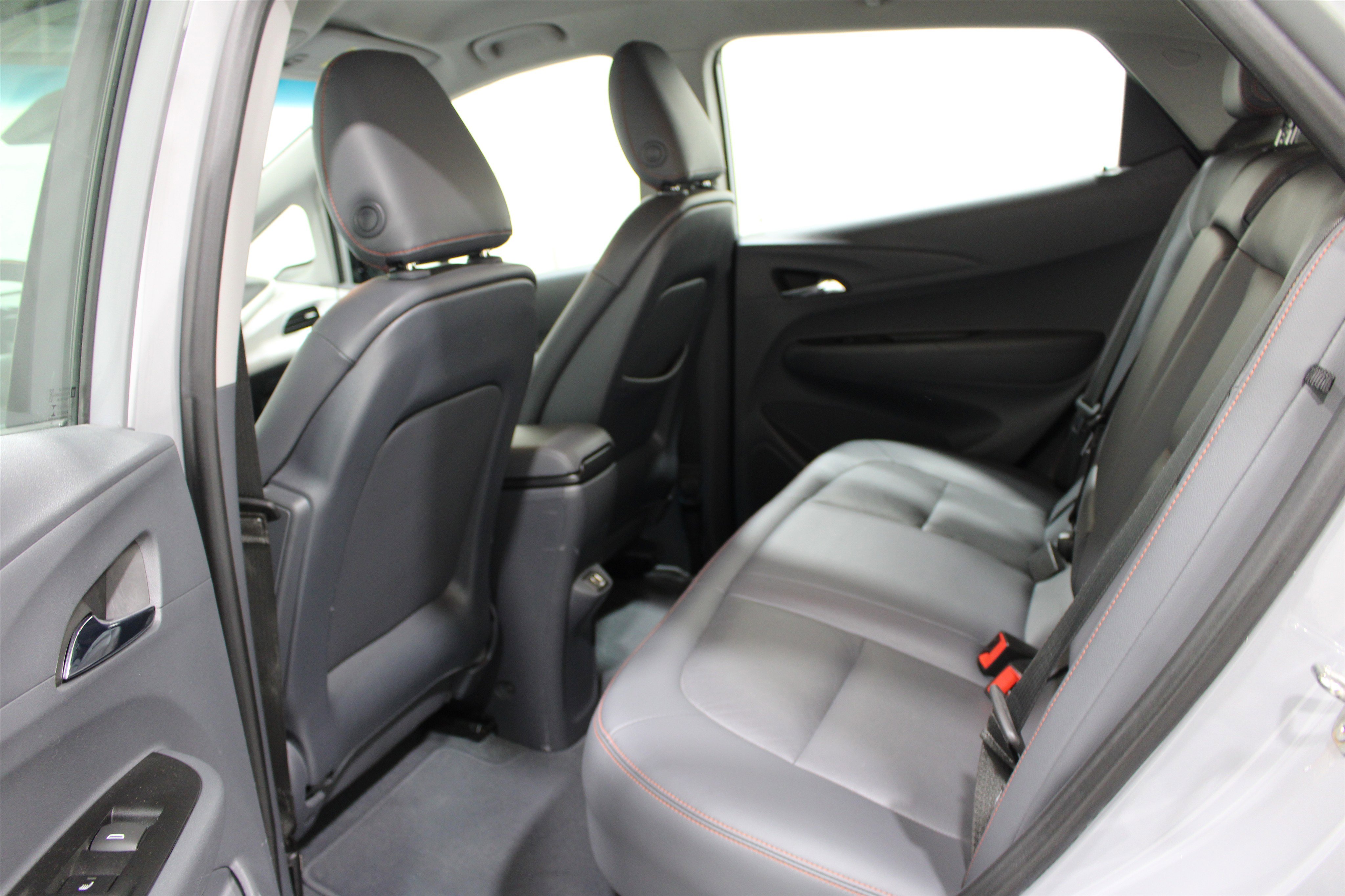 Used 2020 Chevrolet Bolt Premier w/ Infotainment Package FWD image 20