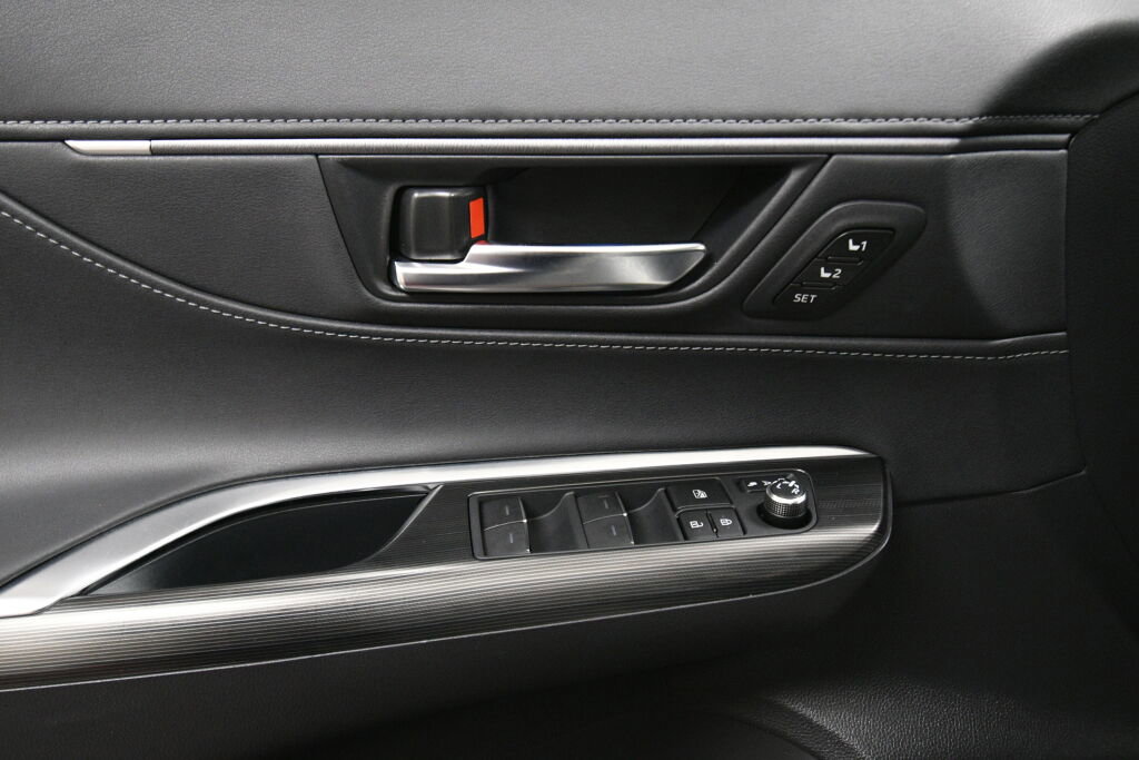 Used 2021 Toyota Venza XLE w/ Softex Package image 12