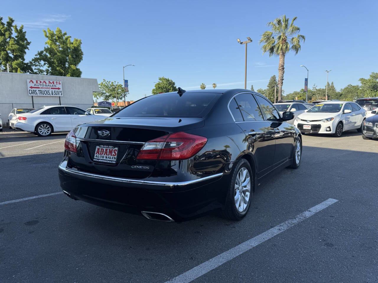 Used 2012 Hyundai Genesis 3.8 image 3