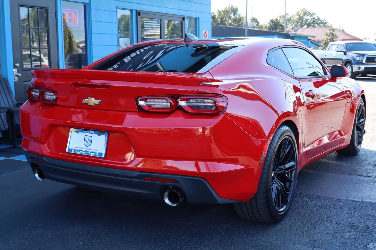 Used 2020 Chevrolet Camaro LT RWD image 4