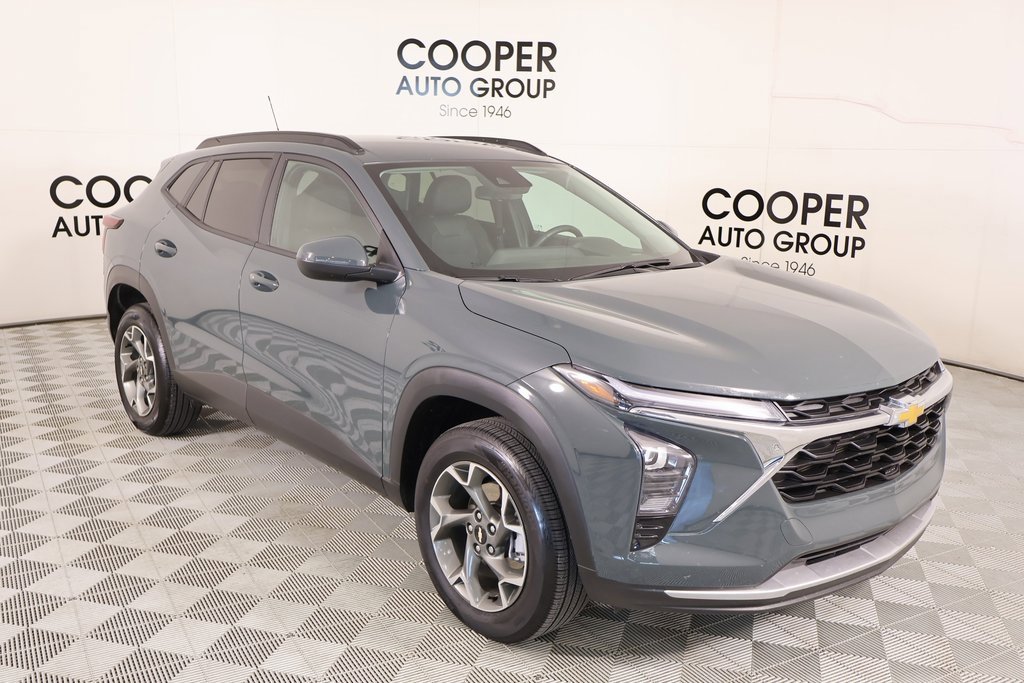 Used 2025 Chevrolet Trax LT w/ Driver Confidence Package