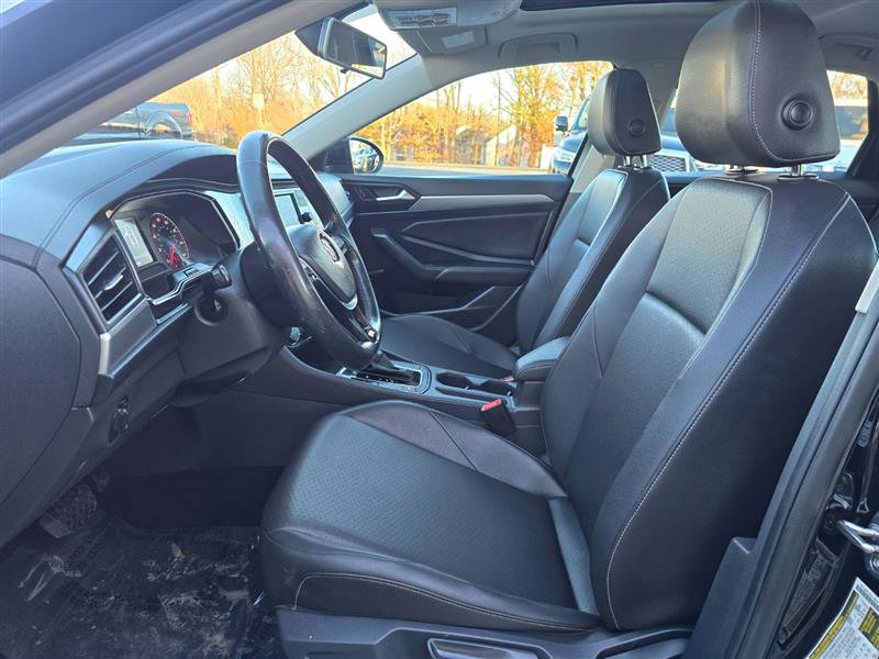 Used 2019 Volkswagen Jetta SE w/ Cold Weather Package FWD image 15