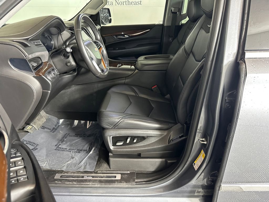 Used 2018 Cadillac Escalade Luxury image 9